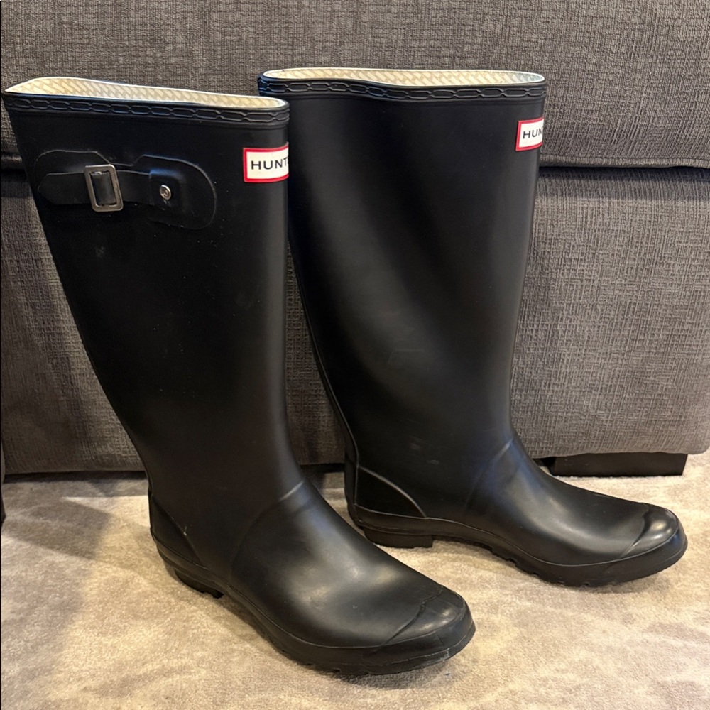 Hunter “Huntress” Classic Black Boots
